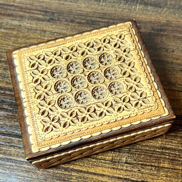 Vintage Russian Carved Artisan Trinket Box Casket Wood Latticed Pierced Panels - Picture 3 of 8